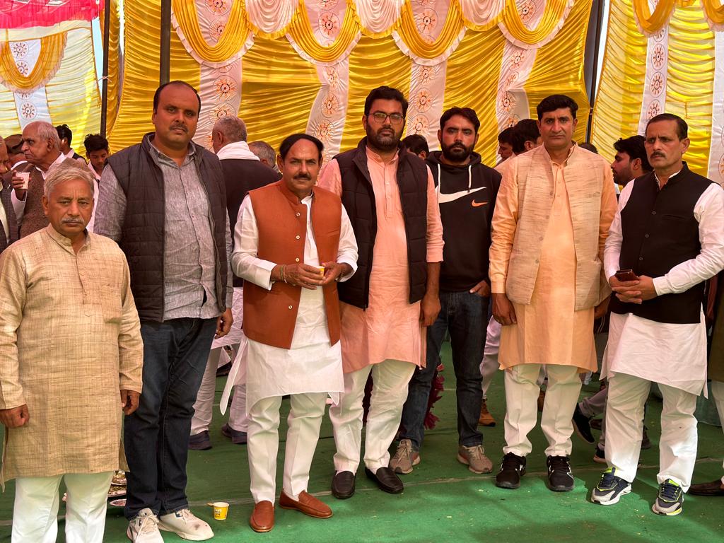 GauravBarautRLD's tweet photo. #ग्राम
बावली, बंदपुर,#बड़ौत अपनो की खुशियों में (शादी समारोह) उपस्थित होकर परिवार को शुभकामनाएं दी 💐🙏
#डॉक्टरगौरवबड़ौत
#viral #followforfollowbac
#follow https://t.co/eEPaVsQk2i