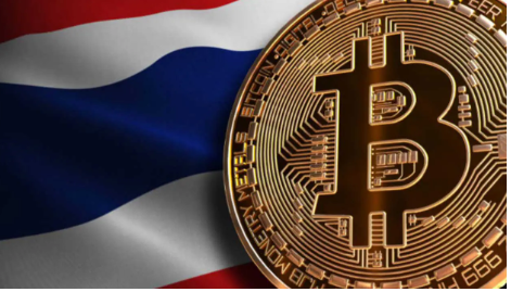 HolywoodZone's tweet photo. HashKey tuyên bố Thái Lan là thiên đường tiền điện tử
Một báo cáo mới từ công ty đầu tư mạo hiểm tiền điện tử HashKey Capital đã ca ngợi Thái Lan là thiên đường tiền điện tử do khối lượng giao dịch ngày càng tăng.

Tuy nhiên, sự thật của vấn đề có thể không đơn giản như vậy khi các khoản thanh toán bằng tiền điện tử vẫn bị đặt ngoài vòng pháp luật ở quốc gia Đông Nam Á này.

Vào ngày 7 tháng 12, HashKey đã công bố báo cáo Thailand Blockchain Landscape, tuyên bố quốc gia này là điểm nóng về tiền điện tử vào năm 2023.
Giao dịch tiền điện tử Thái Lan đang bùng nổ
Báo cáo đã đi sâu vào khối lượng giao dịch với tổng trị giá 116 tỷ USD từ tháng 1 đến tháng 10 năm 2023.

Nó cũng tiết lộ rằng lưu lượng truy cập trung bình hàng tháng vào CoinMarketCap vào năm 2023 đạt 648,000, chiếm khoảng 0.94% tổng dân số.
Theo HashKey, “Tỷ lệ du lịch bình quân đầu người của Thái Lan cao hơn 0.21% so với Hoa Kỳ”.

Sàn giao dịch Bitkub thống trị thị trường với 77% thị phần. Theo CoinGecko, Bitkub có khối lượng giao dịch hàng ngày khoảng 82 triệu USD.
Nó cũng báo cáo rằng Thái Lan xếp thứ mười trên toàn cầu về Chỉ số chấp nhận tiền điện tử của Chainalysis, với 2.94 triệu tài khoản sàn giao dịch tiền điện tử.

Trong khi khối lượng giao dịch của Thái Lan có vẻ ổn định thì tình hình thực tế liên quan đến tiền điện tử ở Vương quốc này lại không mấy khả quan.

Ngoài một số quán cà phê nhỏ ở thủ đô Bangkok và những tụ điểm du mục kỹ thuật số trên các hòn đảo du lịch, tiền điện tử chưa từng được biết đến ở phần còn lại của đất nước.

Điều đó hầu như không có gì đáng ngạc nhiên khi xem xét chính quyền cầm quyền tại thời điểm đó đã cấm thanh toán bằng tiền điện tử vào tháng 3 năm 2022.

Chính phủ mới được bổ nhiệm đã chào hàng một chương trình ví kỹ thuật số cung cấp các tài liệu nhằm thúc đẩy nền kinh tế.

Tuy nhiên, kế hoạch này đã bắt đầu thất bại khi những hứa hẹn sau bầu cử bắt đầu tan biến và nó phải đối mặt với phản ứng dữ dội từ những người phản đối.
