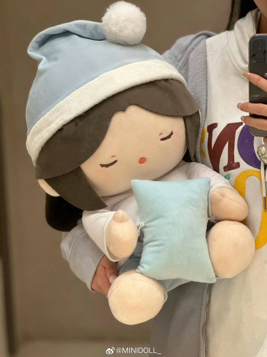 flwrxielian's tweet photo. I still can't move on from these babies just imagine modern au Hua Cheng taking the Xie Lian's doll with him during his business trips https://t.co/bf3a6CseDO