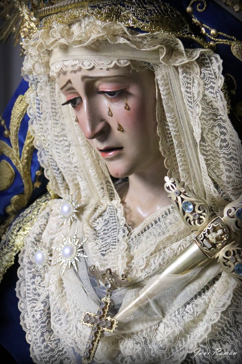 💙🤍 🕯🗡 "Una gran señal apareció en el cielo: una mujer vestida del sol, con la luna bajo sus pies y una corona de doce estrellas en la cabeza".

#CofradíasMLG