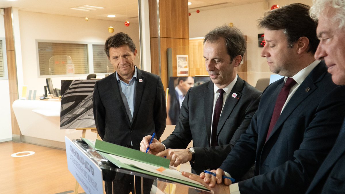 Christophe Fanichet (@cfanichet) on Twitter photo Engagés pour 10 ans avec la <a href="/regionbretagne/">Région Bretagne</a> ! A travers la nouvelle convention TER ainsi que la convention TGV signées avec <a href="/LoigCG/">Loïg Chesnais-Girard</a> et <a href="/Michaelquernez/">Michaël Quernez</a>, nous nous engageons pour le développement de la #mobilité en train, pour la qualité de service, pour la complémentarité TER et Engagés pour 10 ans avec la <a href="/regionbretagne/">Région Bretagne</a> ! A travers la nouvelle convention TER ainsi que la convention TGV signées avec <a href="/LoigCG/">Loïg Chesnais-Girard</a> et <a href="/Michaelquernez/">Michaël Quernez</a>, nous nous engageons pour le développement de la #mobilité en train, pour la qualité de service, pour la complémentarité TER et
