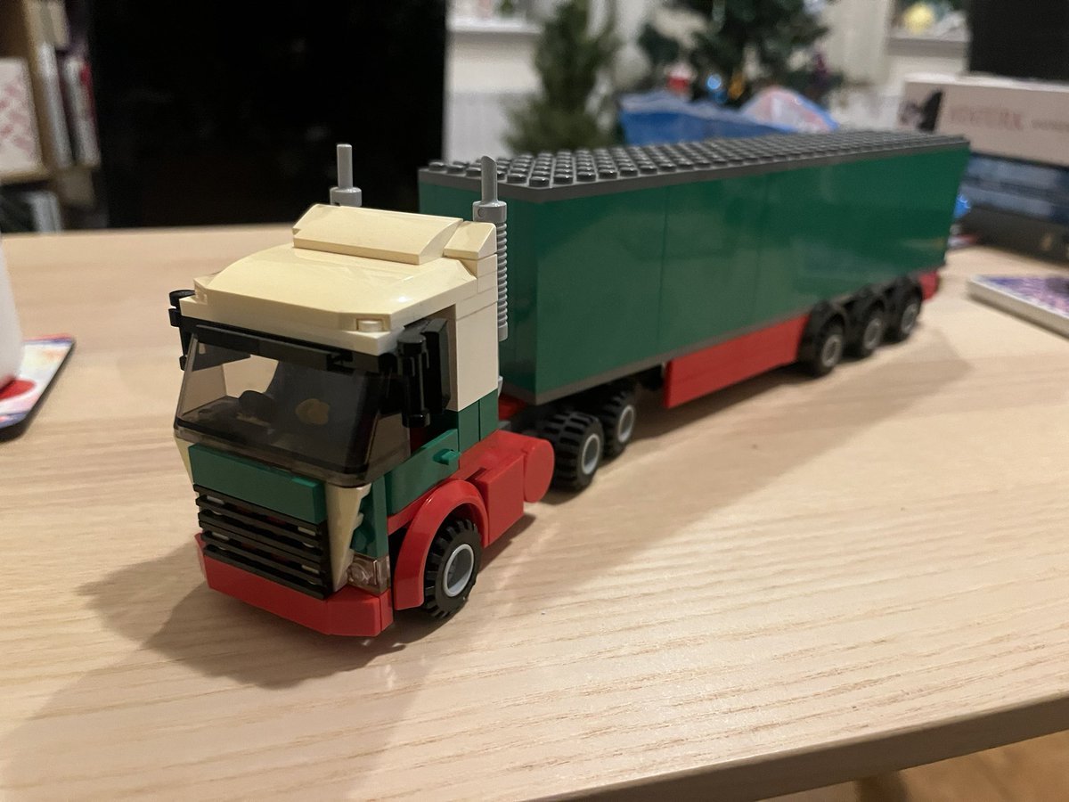 AmchesterBricks's tweet image. Clearing out old LEGO boxes and found some containers, scenery and wagons from old @LNURailway displays. The Stobart truck was a find on eBay and has yellowed considerably! #lego #legotrains #legocity