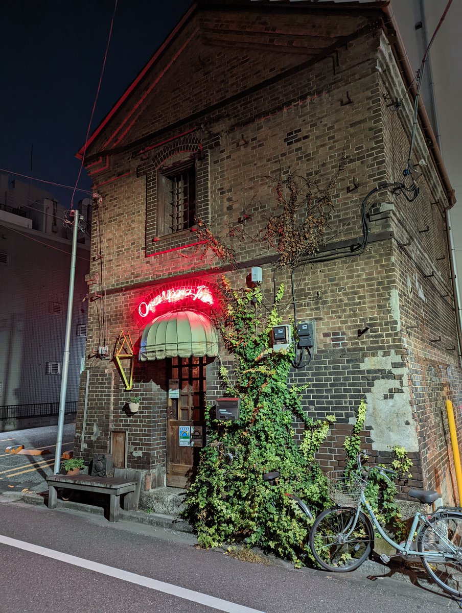 wdavidmarx's tweet photo. Once upon a time, there was an incredible bar near Ueno called Once Upon a Time, housed inside of a rare Meiji-era brick warehouse. 

The landowner long wanted to tear it down, and he finally got his wish this year. https://t.co/3v5MfYBLJ1