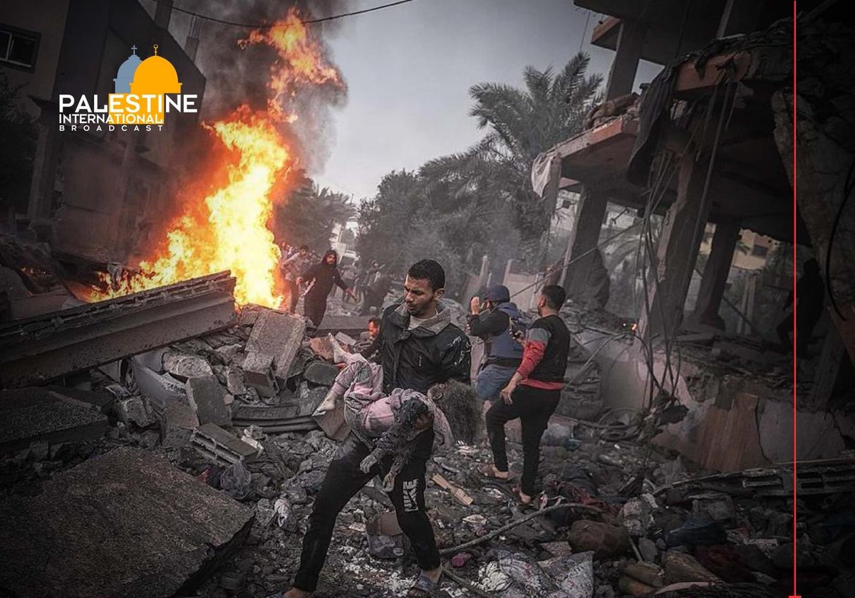 A Palestinian man carrying a little girl after pulling her out from under the rubble of her destroyed house in Gaza, which was targeted by Israeli warplanes.
#GazaCrisis #IsraeliNewNazism #palestinelivesmatter #ChildrenLivesMatter #GazaGenocide