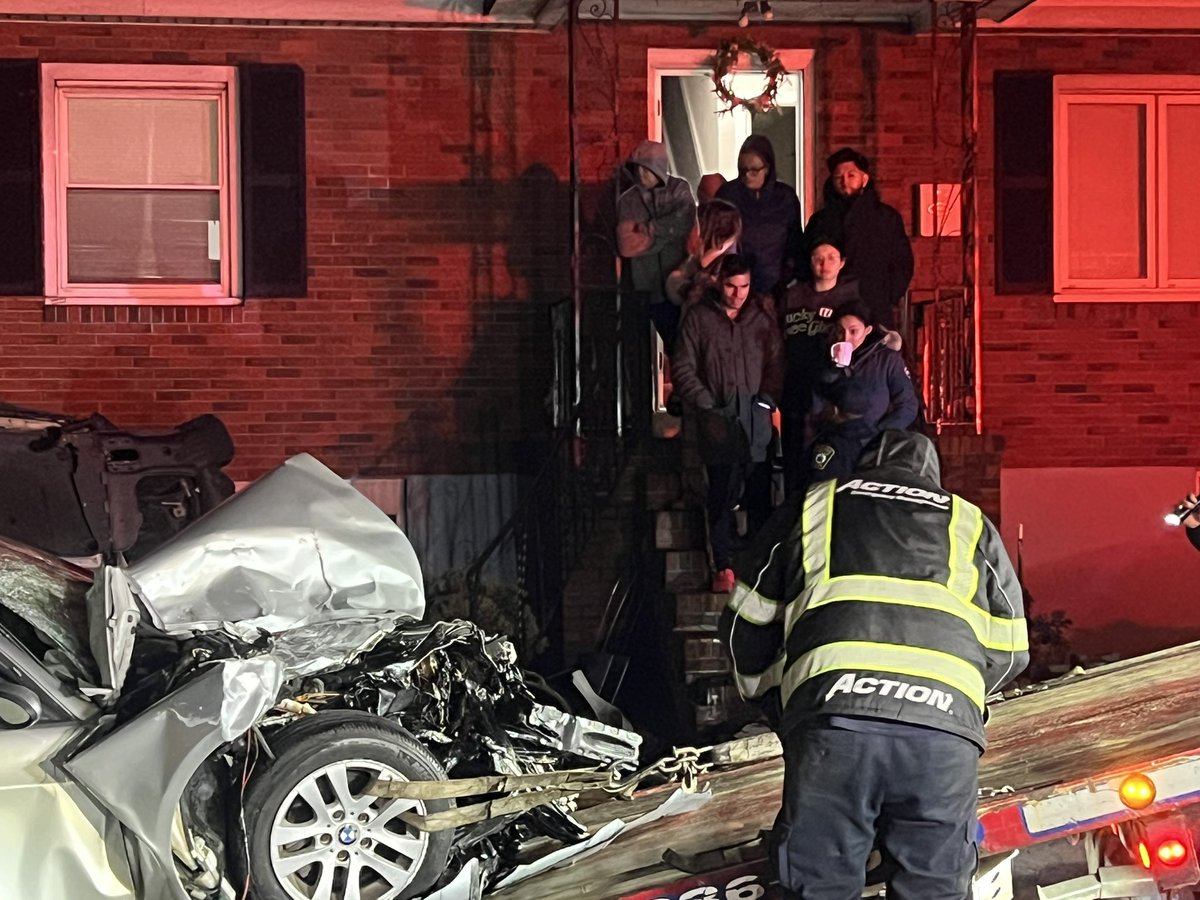 #Breaking Multi car crash in Revere. 3 people transported to a local hospital. One car crashed into multiple others. All three people involved were in the same car. Unknown on severity of injuries. Also, some damage to this house. @boston25