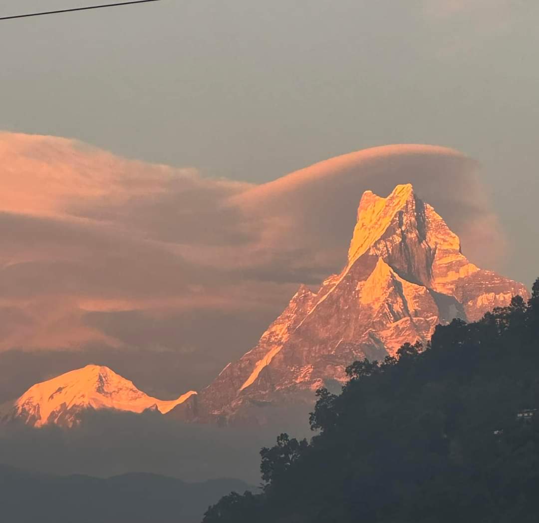 bklamsal's tweet image. Greeting from #Nepal!👋
#FishTail #Himalayas!🙏