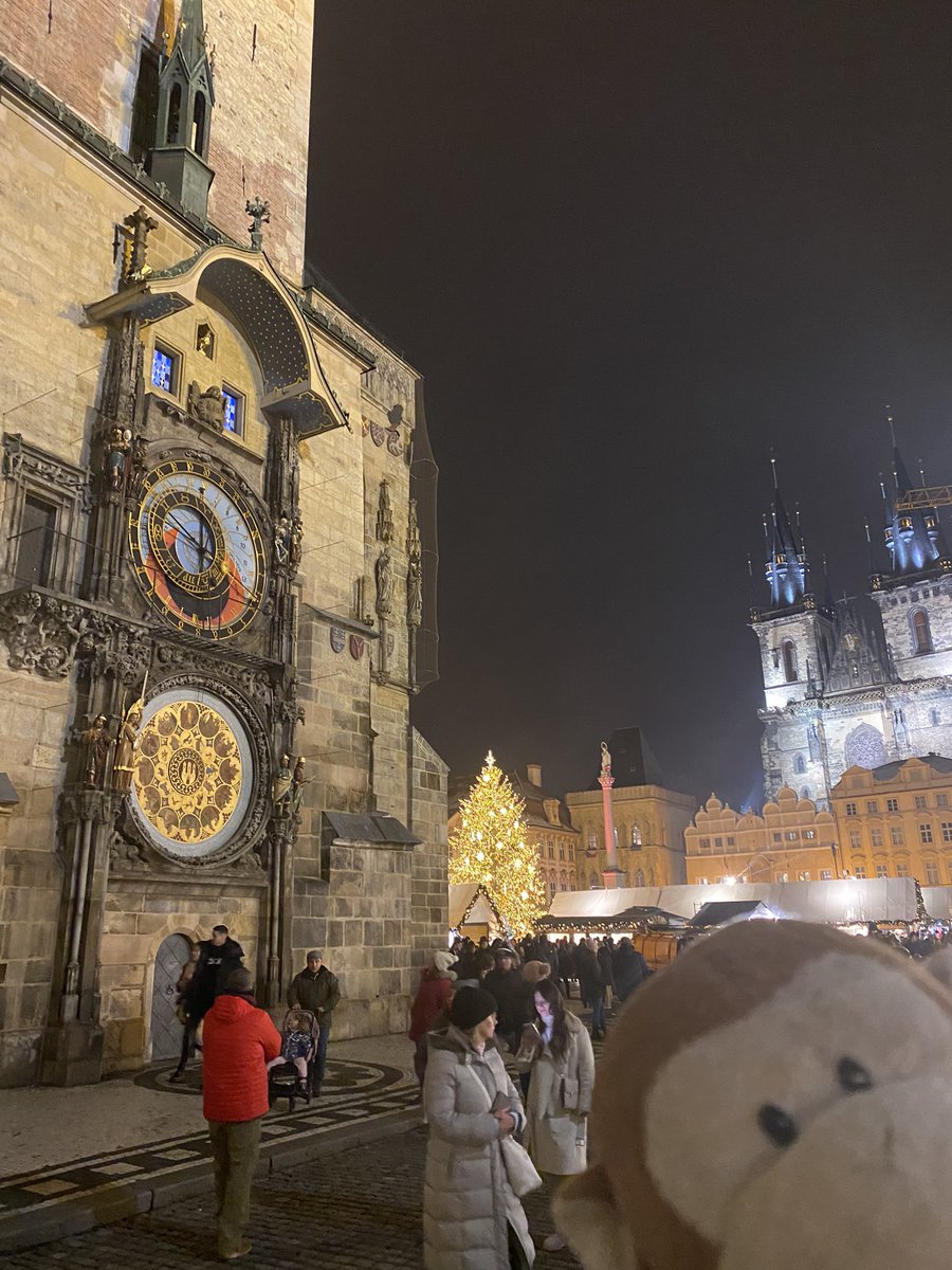 GpSmnky's tweet photo. New country! #Czechia #Prague Christmas market is amazing! https://t.co/BqDLuqdxE8