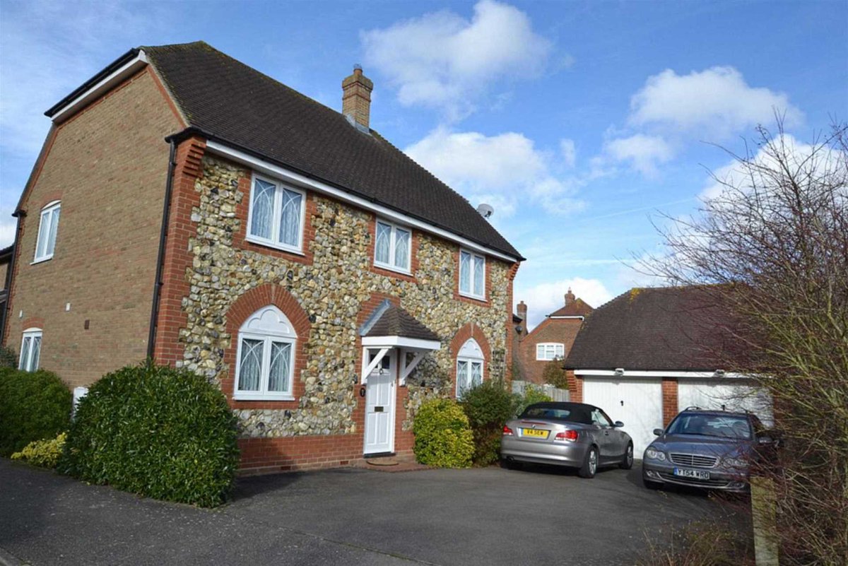 PA_Lettings's tweet photo. Our *LETTING OF THE WEEK*

Churchill Road, Epsom 

4 bed detached available - £2,890pcm

The Personal Agent are pleased to present this attractive Charles Church flint fronted detached family home.

💻Visit this link to see more: https://t.co/v2GUuySy91

#epsom #epsomlettings https://t.co/bRC99s1Ieo