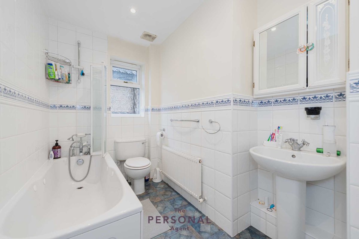 Our *LETTING OF THE WEEK*

Churchill Road, Epsom

4 bed detached available - £2,890pcm

The Personal Agent are pleased to present this attractive Charles Church flint fronted detached family home.

💻Visit this link to see more: thepersonalagent.co.uk/property/churc…

#epsom #epsomlettings