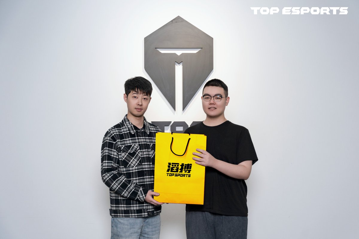 TOP_Esports_'s tweet photo. [TOPESPORTS'Announcement]

We are pleased to announce that BaiJiahao (ID: 369) has signed with TES.Fight with us again！

Welcome 369 back to team.There are infinite possibilities in the future, we look forward to reaching the peak with you！

#ToTheTop https://t.co/ImsS7Jd5wN