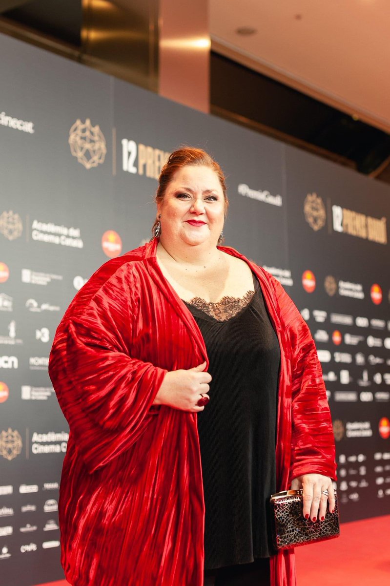 Molt tristes per la mort de l'actriu Itziar Castro, activista incansable compromesa amb el feminisme i la visibilització dels cossos no normatius. 

Descansa en pau Itziar 🖤