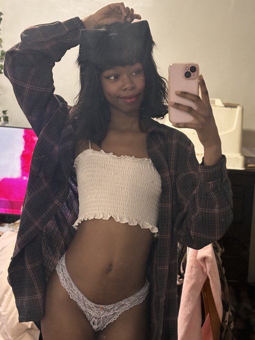 good morning besties, 5 more days until I get my apartment! very hyped !!! ^~^???? https://t.co/eWkY