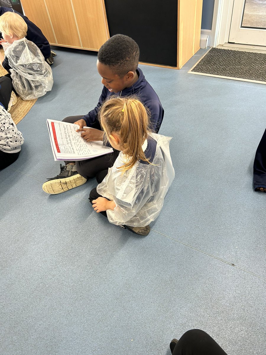 jbadgerjones's tweet photo. Telling our reading buddies our hot talk with pride! @d_khpa @khpa_d @khpa_o https://t.co/GTbRKfdx2m