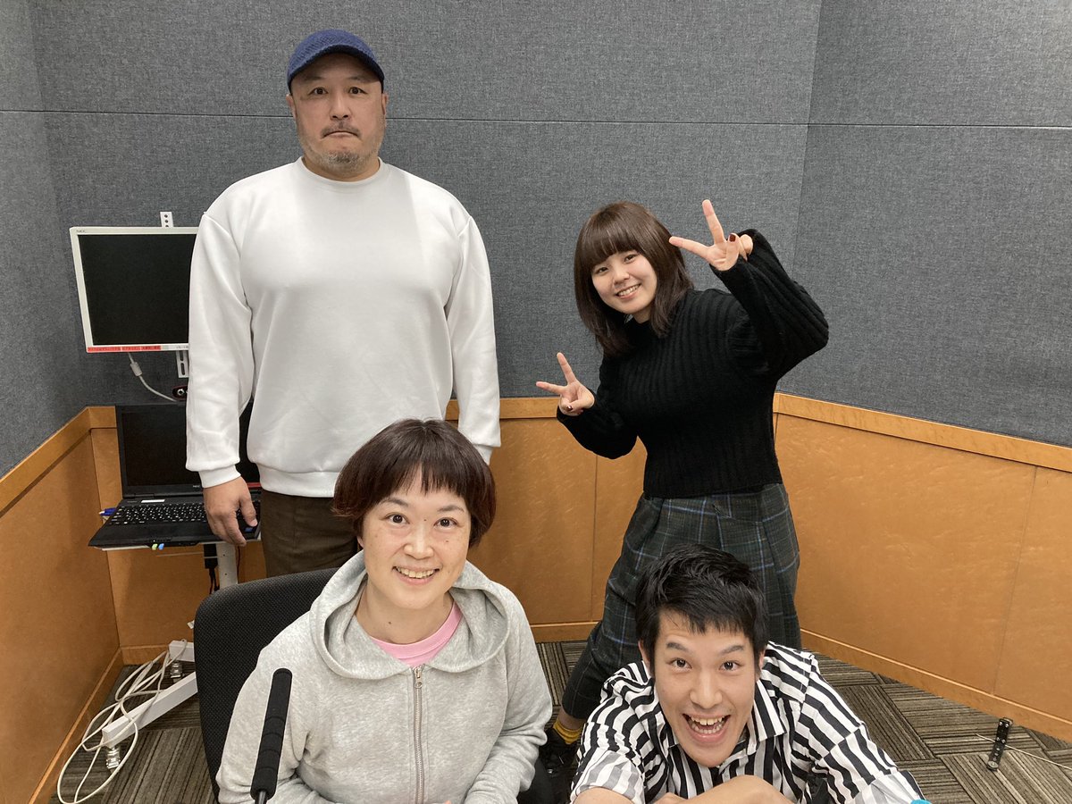 kamiken42583's tweet photo. #EnjoySLS
一足先に2023年の収録納め。
今年もお世話になりました。
2024年も須間家共々
よろしくお願いいたします! https://t.co/Kv0YDJlMlu