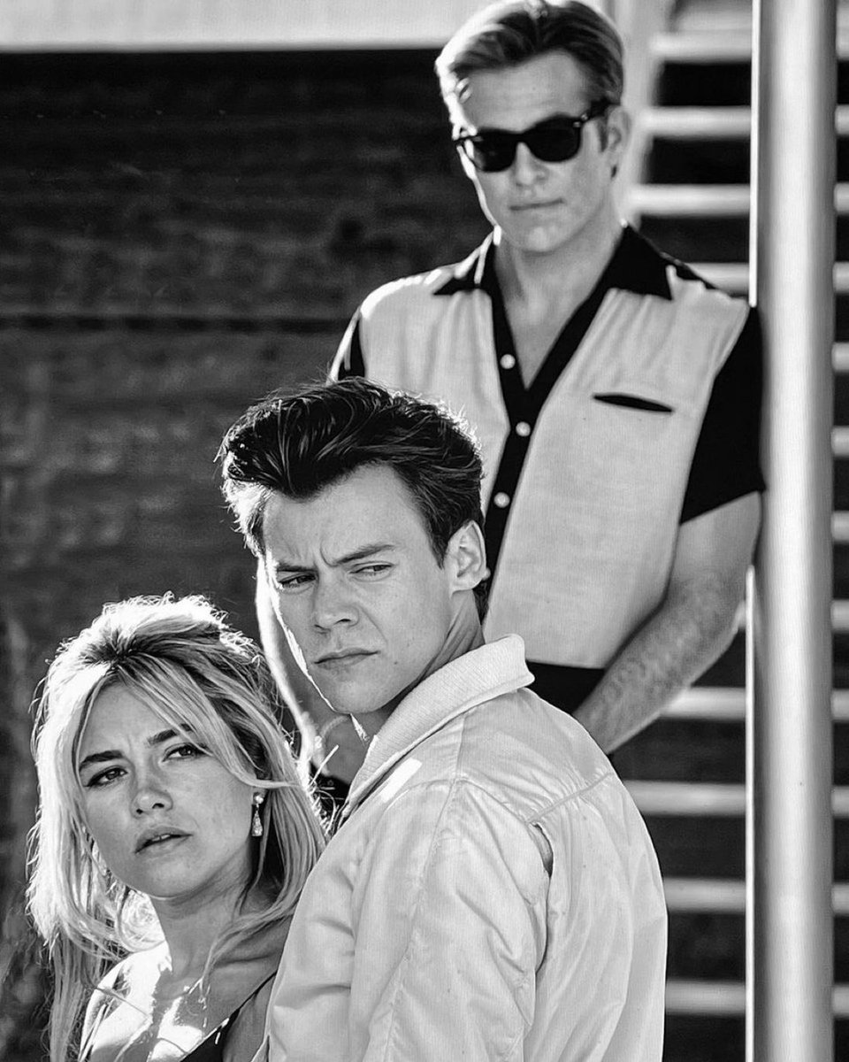 📸| Harry, Florence Pugh y Chris Pine en el set de Don’t Worry Darling 🤍