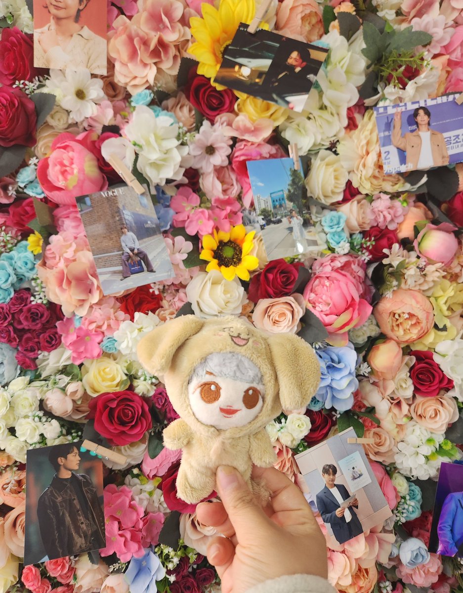 shineeisvely's tweet photo. 📌폴링디저트
여기도 오픈런!!!
일찍 움직이기도 했고 평일이라 다행히
사람이 많지않았다.
꽃으로 꾸며진 벽면이 너무 예뻤다....❤️

#겨울에_따뜻한_코트_최민호
#Minho_and_our_Memories https://t.co/LhoGsZmx0E