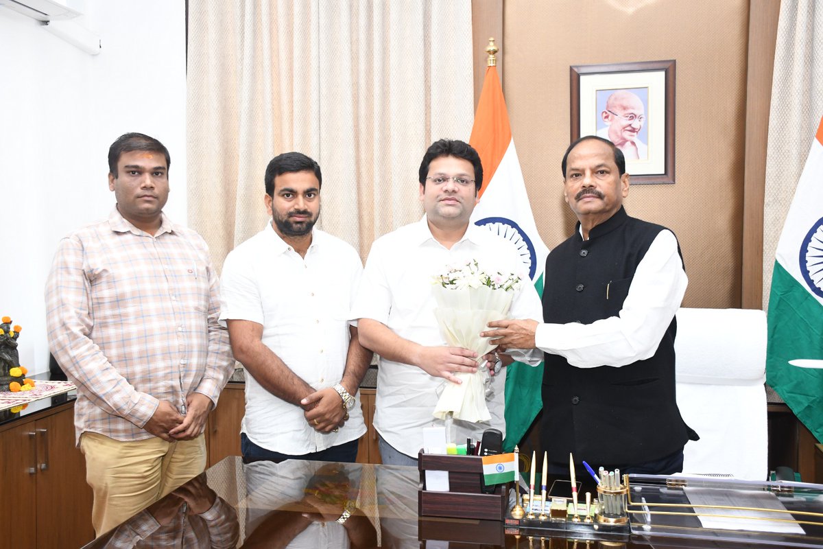dasraghubar's tweet photo. बासुदेवपुर के विधायक श्री बिष्णुब्रत राउत्रे जी ने आज राजभवन में शिष्टाचार मुलाकात की। https://t.co/iEQ4cHfpxN