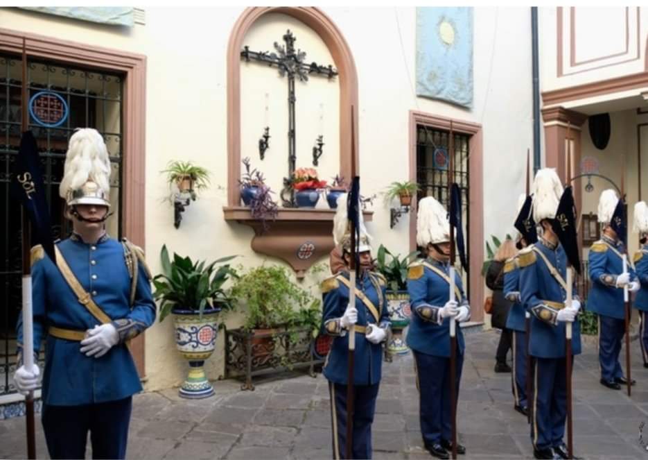 ElCicerone_'s tweet photo. Conoceis la tradicción de los gozos de la Inmaculada.?
Cada mañana del 8 de diciembre la Banda del Sol interpreta los Gozos de la Inmaculada, consistentes en tres toques de clarín desde la espadaña de la Iglesia de San Antonio Abad, sede de la Hermandad del Silencio, https://t.co/a0uGiphbWt