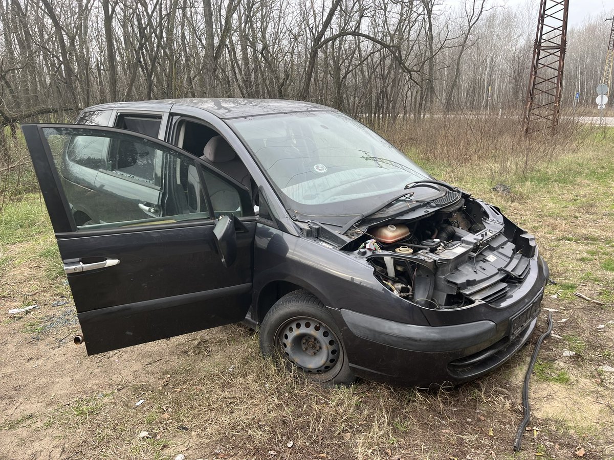 Skottlossning på gränsen mellan Ungern och Serbien, hundratals kraschade bilar i södra Ungern som vittnar om vilda biljakter - smugglare från hela världen slåss om en ny lukrativ marknad, när EU täpper till gränserna för migranter och flyktingar. Snart rep i SR Ekot!