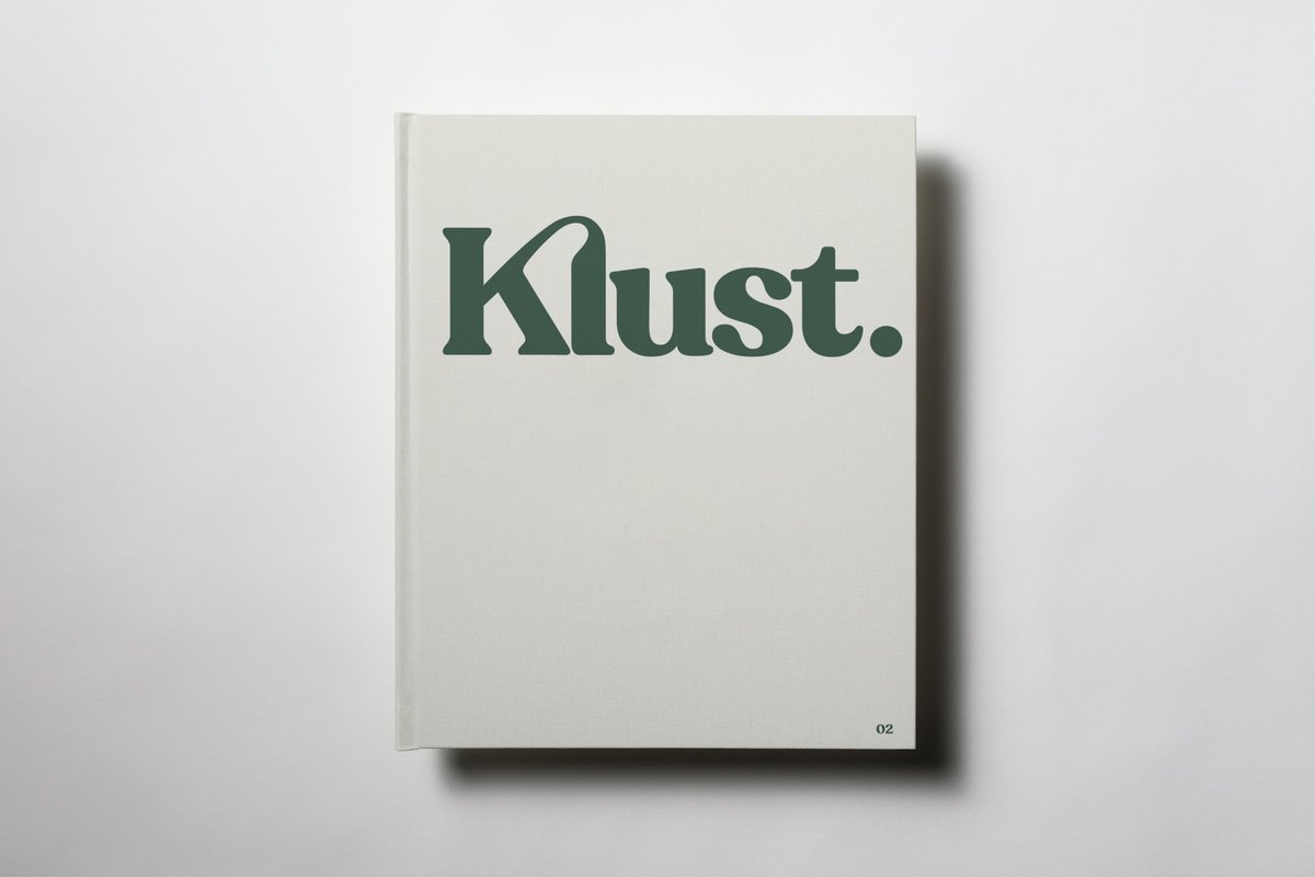 klustmusic's tweet photo. CYLCHGRAWN KLUST ZINE 02 🌸

Mae'r ail rifyn yn ymweld â rhai o'n hoff weithiau cerddorol o Gymru eleni, a'n cyfleu'r hapusrwydd a'r cynhesrwydd sy'n dod gyda darganfod cerddoriaeth newydd. 

Ugain darn gwreiddiol gan ugain awdur gwahanol → https://t.co/hwyvzkvxhE https://t.co/dpxlDRIJJz