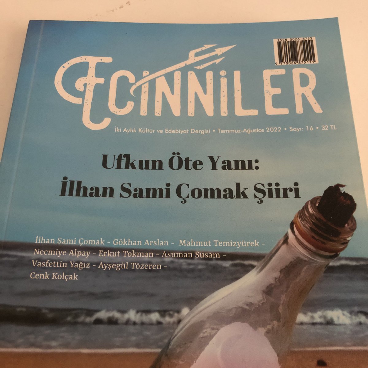 “Şair Dersleri”inde bu hafta Şair İlhan Sami Çomak’ı ve şiirini konuşacağım döndükçe dilim 🙏 Biraz deniz biraz türkü çokça deprem… @ilhan_comak @manoskitap @iletisimyayin @ecinnilerdergi