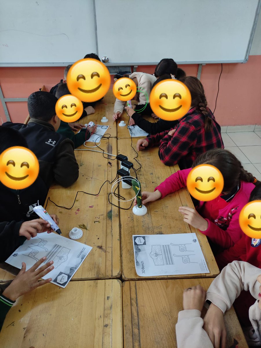 cesimbayramort's tweet photo. Öğrencilerimizle 3D Kalem çizim çalışmaları yapılmıştır. #kodlağrıilegeleceğimikodluyorum @tcmeb @hasan_kokrek @agrimem @SelahattnBilgic  @agrimemarge https://t.co/GxOCbgE1TZ