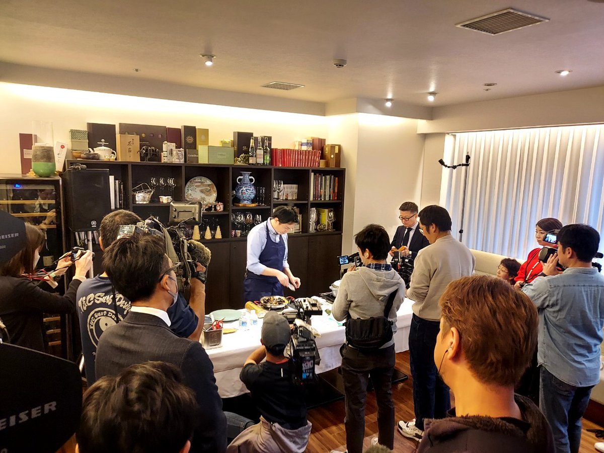 lecontebleu092's tweet photo. 2023.11
先日、現在CMでも流れている「イオンでちょこパ」の記者発表のお手伝いをさせていただきました。
サイトではレシピなども公開されています！
ちょこっとパーティにぴったりなレシピがたくさん掲載されてます！
https://t.co/QCrEXbbU8A https://t.co/5FTCCWzran