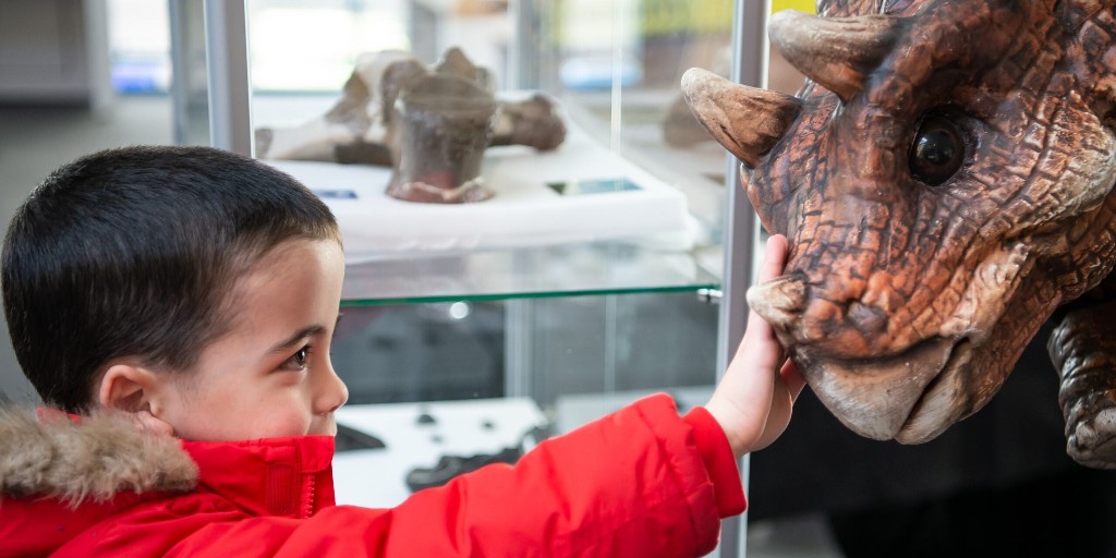 Hands up if you're excited for the Christmas holidays to start next week!🙌🎅

We'll be open every day from 15th - 23rd Dec. And did you know if you book general admission 7 or more days in advance, you can save 25%?🤯

Book now: winchestersciencecentre.org/whats-on/scien…