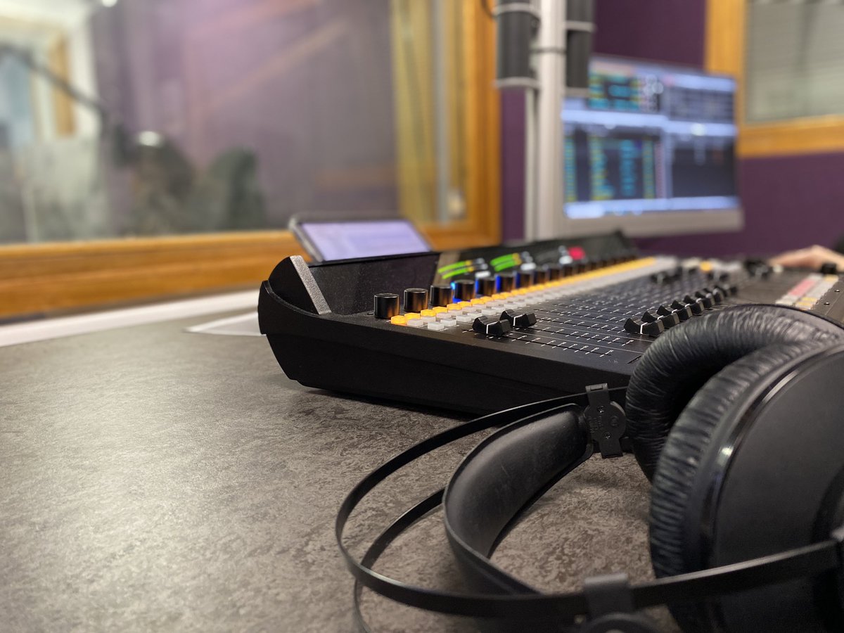 themediamentor's tweet photo. We are live for the music radio students. After 11 weeks of teaching they seem to have taken a lot of it in - especially my love of The Weeknd! #extramarks @UniWestminster https://t.co/xDJgZreaua
