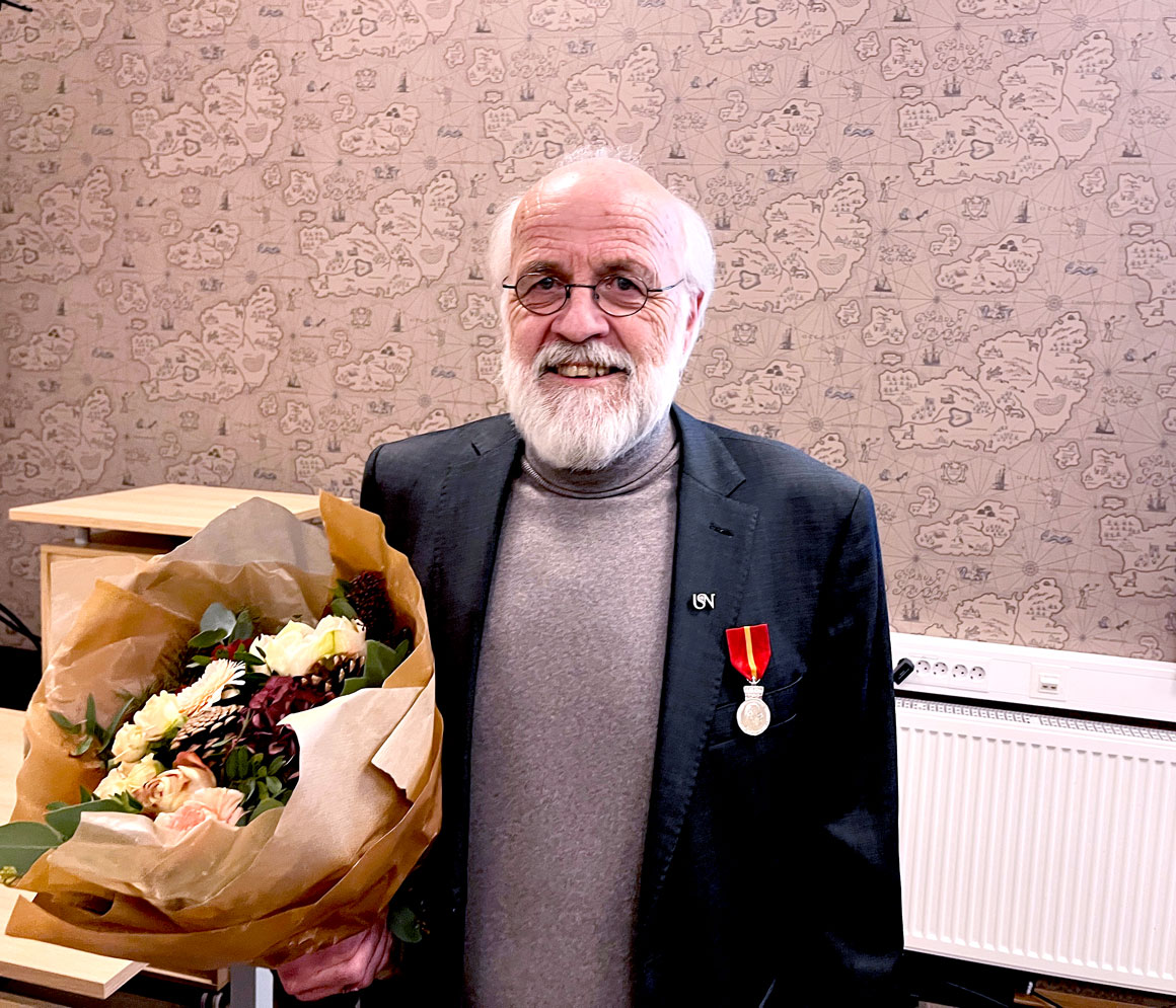 USN (@usn_info) on Twitter photo Gratulerer til rektor Petter Aasen med Fortjenstmedaljen for innsatsen som forskar, leier og aktiv samfunnsdeltakar gjennom over 40 år.
usn.no/aktuelt/rektor… Gratulerer til rektor Petter Aasen med Fortjenstmedaljen for innsatsen som forskar, leier og aktiv samfunnsdeltakar gjennom over 40 år.
usn.no/aktuelt/rektor…