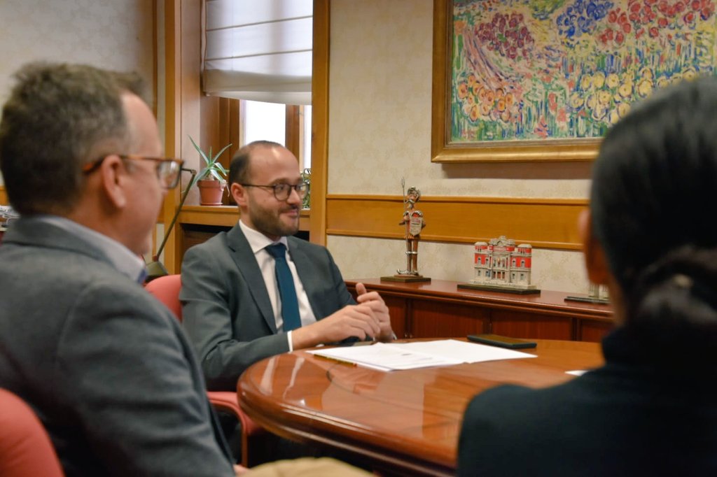 🍷La #Dipualba va a potenciar su apoyo a las Rutas del Vino de 🆎️: #LaManchuela, #LaMancha, #Almansa y #Jumilla, para continuar impulsando este territorio como destino #enoturístico

👉🏻 <a href="/valera_fran/">Fran Valera</a> se lo ha trasladado a l@s gerentes de las asociaciones

n9.cl/b86hx