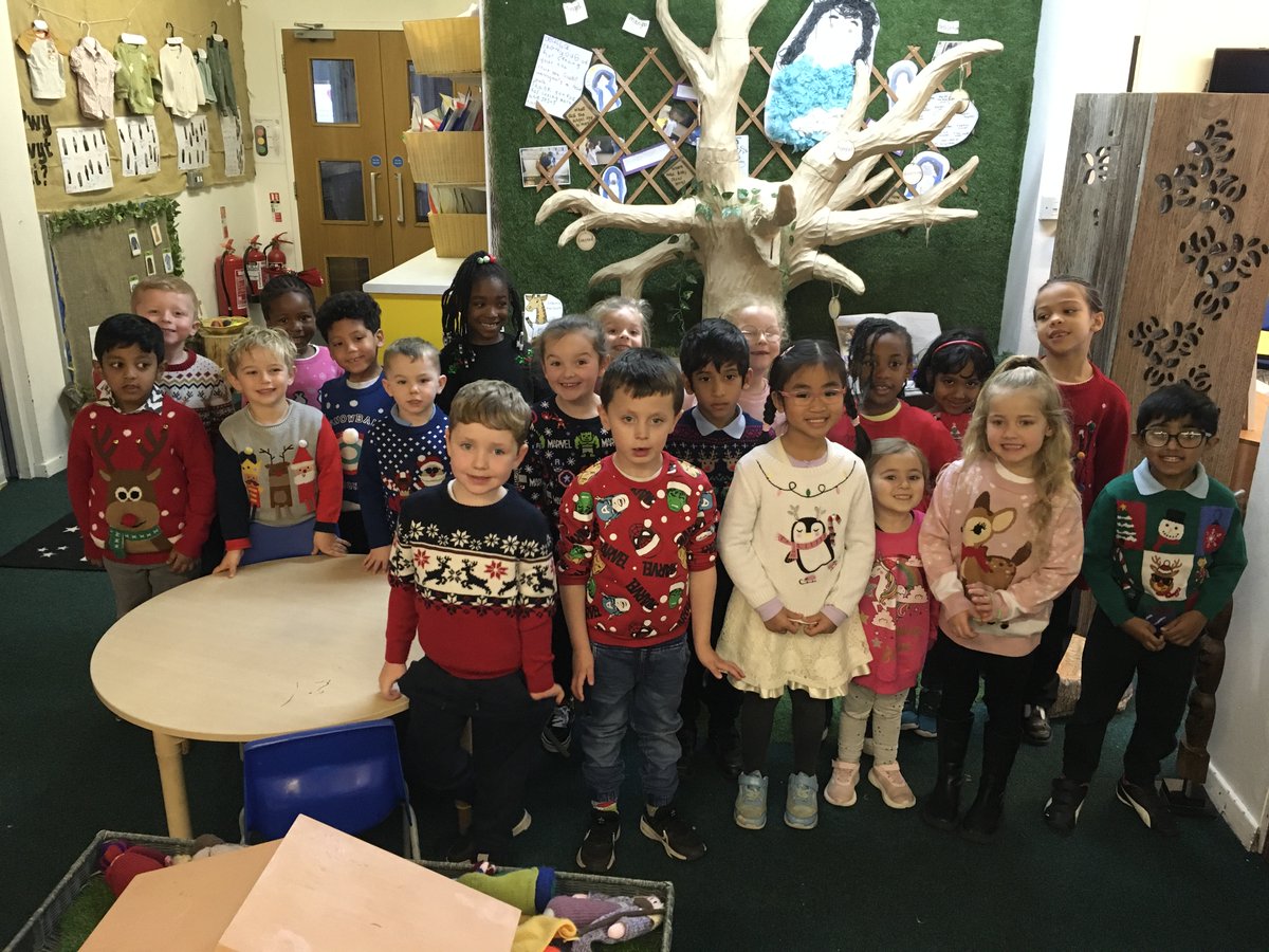 Stphilipevanspr's tweet photo. Today, #dosbarthderbyn a #blwyddyn1 have worn Christmas jumpers to school to raise money for a Cafod World Gift @CAFODSouthWales #SPERE @catholiccardiff https://t.co/erMoIcygpS