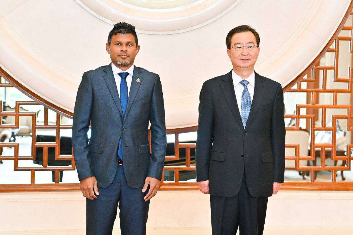 Vice President H.E. <a href="/HucenSembe/">Hussain Mohamed Latheef</a> meets H.E. Mr. Wang Ning, the Secretary of the Yunnan Provincial Committee of the Communist Party of China, to discuss avenues of cooperation.