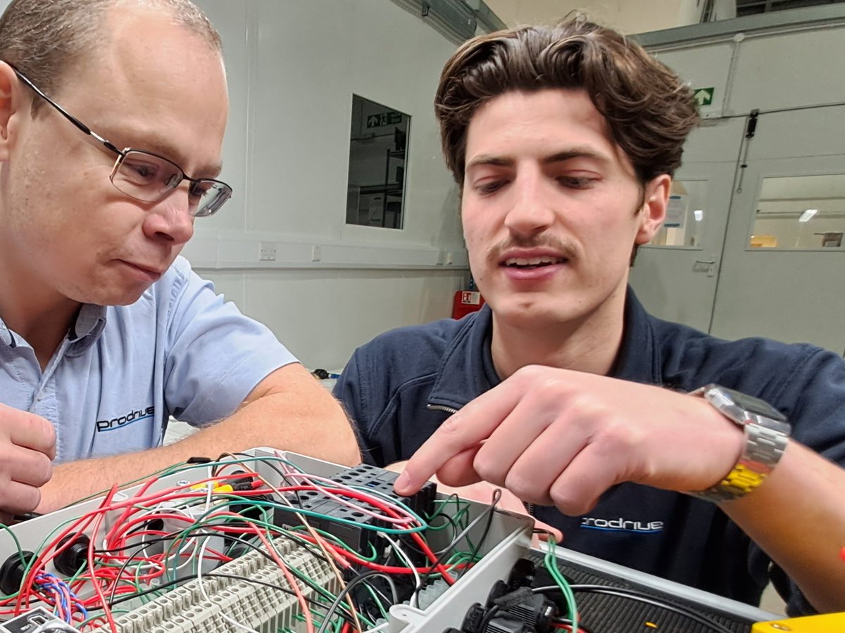 prodrive's tweet image. Meet James. 

He joined our Advanced Technology division on our #GraduateScheme this year &amp;amp; is already embedded with our Electrical &amp;amp; Electronics team, contributing to live, client projects.

Read more about life at Prodrive &amp;amp; apply now:
prodrive.com/post/graduate-…

#EngineeringLife