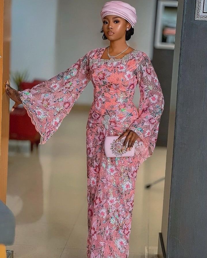 Auntyadaa's tweet photo. It’s your friends wedding tomorrow, how are you showing up? 

A, B, C or D? https://t.co/GqxFOhBPBF