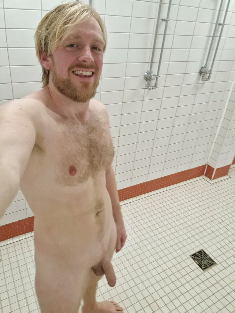 Waiting in the public shower room🚿 Who fancies joining me in here? 😏 #Nudist https://t.co/wzeAD7WLDr