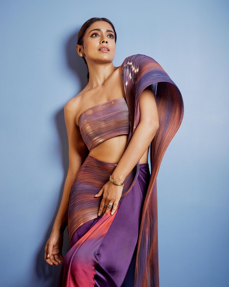 HaashtagCinema's tweet photo. Vibrant beauty #ShriyaSaran

#Tollywood https://t.co/2vDZcnA7Ao
