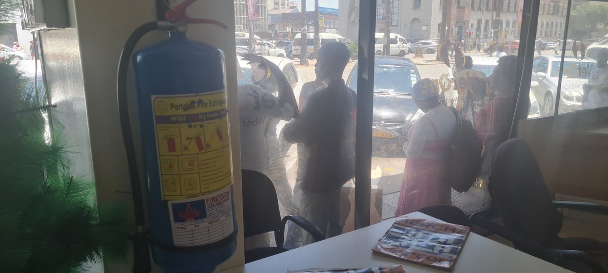 MompatiSibisi's tweet photo. @NetOneCellular netone CBD, Nyerere branch. Its midday, there is a long line of clients waiting in the heat for simple item assistance, some basic inquiries. And you guys 'conveniently' have just one of seven service booths helping people. #OnlyinZim #PoorCustomerCare #zvakatooma https://t.co/BTF8UeXGLK