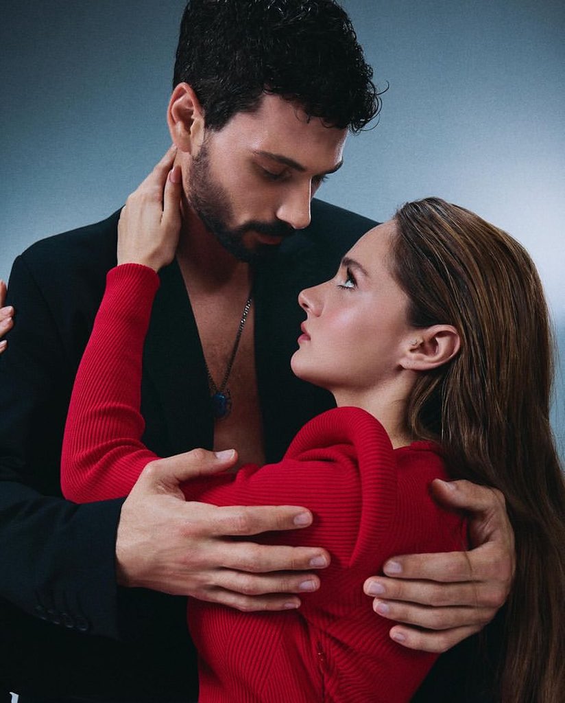 midnight_miyy's tweet photo. PLEASE THEY'RE SO BEAUTIFUL😍❤️‍🔥
#HudutsuzSevda #HalZey https://t.co/CLQnSrbcry