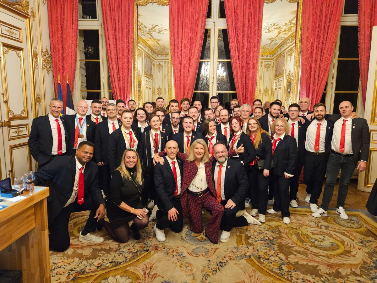 TRA-C Industrie (@tracindustrie) on Twitter photo 📢 Bruno VOLAND, PDG de TRA-C industrie et Vice-Président de <a href="/WorldSkillsFR/">WorldSkills France</a> ainsi que Khalil Asloum, Expert Métier, ont participé ce mercredi 6 décembre à la réception d'honneur de l'équipe de France des métiers à Matignon, organisée par la Première Ministre, <a href="/Elisabeth_Borne/">Élisabeth BORNE</a> 📢 Bruno VOLAND, PDG de TRA-C industrie et Vice-Président de <a href="/WorldSkillsFR/">WorldSkills France</a> ainsi que Khalil Asloum, Expert Métier, ont participé ce mercredi 6 décembre à la réception d'honneur de l'équipe de France des métiers à Matignon, organisée par la Première Ministre, <a href="/Elisabeth_Borne/">Élisabeth BORNE</a>