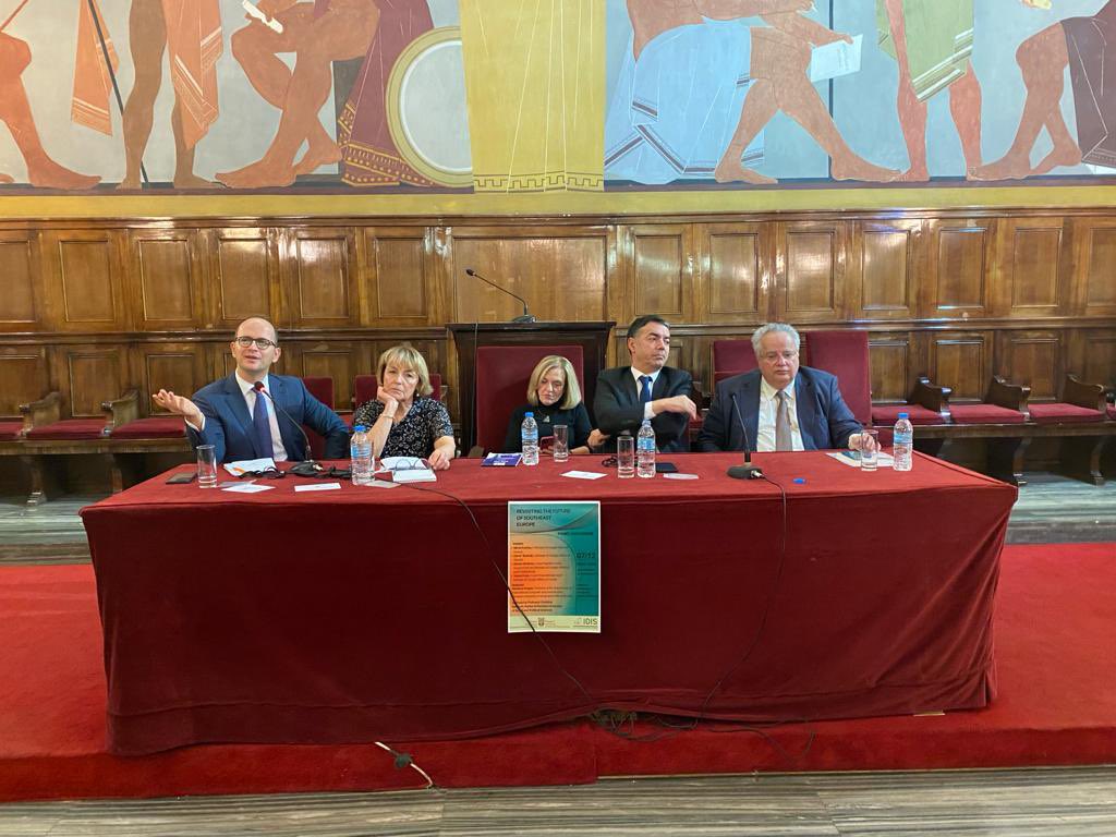 Enlightening discussion in #Athens 🇬🇷 with @NikosKotzias @vpusic @Dimitrov_Nikola and @MarilenaKoppa about the current geopolitical trends in the South East Europe. Consolidation of the European project in our region is the only response to the new geopolitical reality!