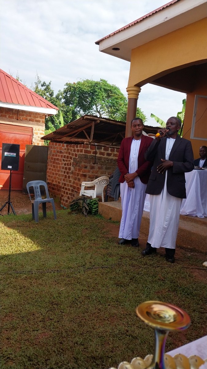 Ssazabusiro's tweet photo. Omutaka Semanobe 26  (Kizito Paul)yeetabye ku mukolo gw'okutuuza Omwami w'omuluka Mut.V Buddo. Abagambye nti obukulembeze bunyuma nnyo ng'owadde akusingako ekitiibwa, ng'omanyi w'okoma. Akubirizza abazadde okusomesa omwana omulenzi
@BugandaOfficial 
@JosephKawuki_ https://t.co/ulx06nD0FD