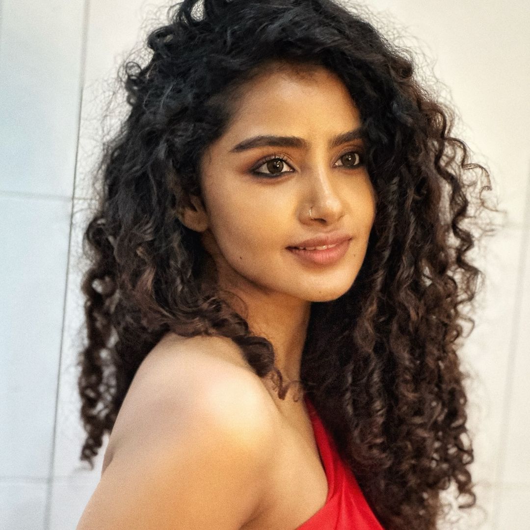 Image Hot Heroine Anupama Parameswaran latest in Blue, Qualities | iiQ8