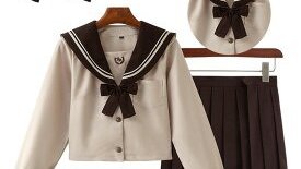 ロマンス漫画家、冬嗣先生。
ティーアイネット社様のプロット作成中。今回は田舎の女子高生と小学生の姉妹の予定。
…今はブレザーがセーラー服より生徒に人気というけど、IJN贔屓の冬嗣先生はセーラー服で描くのじゃよ(/・ω・)/ 