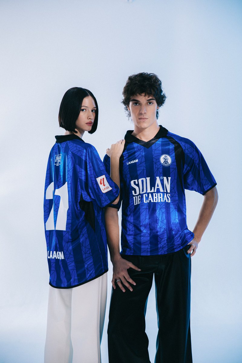 laagam ha sacado una camiseta de futbol con solan de cabras… conocen tanto  a su público… conocen tanto a los fans de marcelo criminal