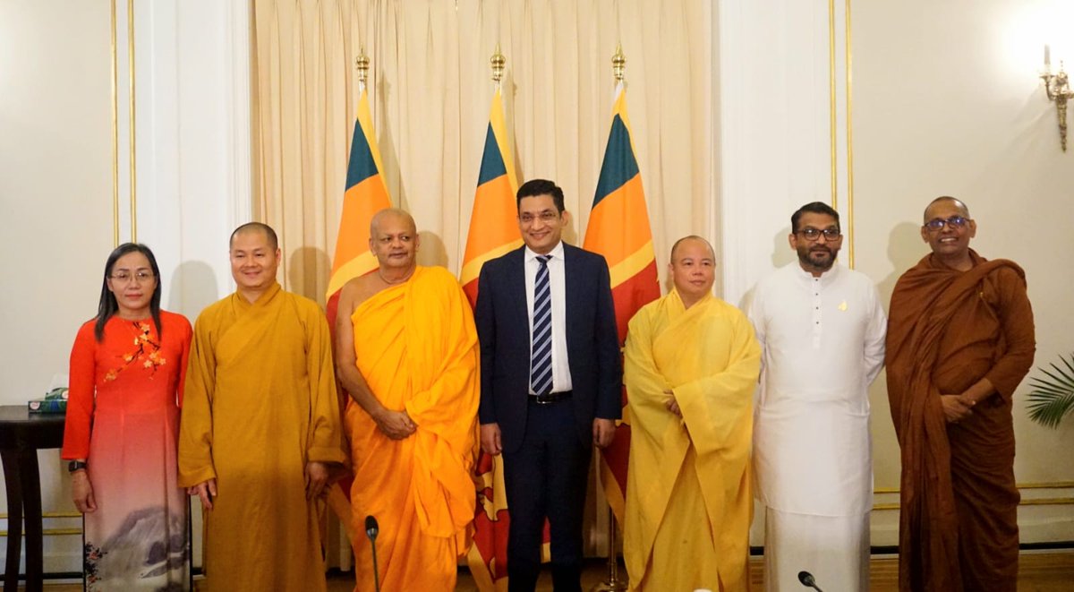 TharakaBalasur1's tweet photo. After a successful 1st phase of the Temple-to-Temple Diplomacy Programme in Viet-Nam, we welcomed travel agents from Viet-Nam and Most Venerable Monks from Cuong Xa &amp; Long Hung pagodas to #lka for a pilgrim tour of #SL. I look forward to the continued success of this programme. https://t.co/eS6eZ08ri0