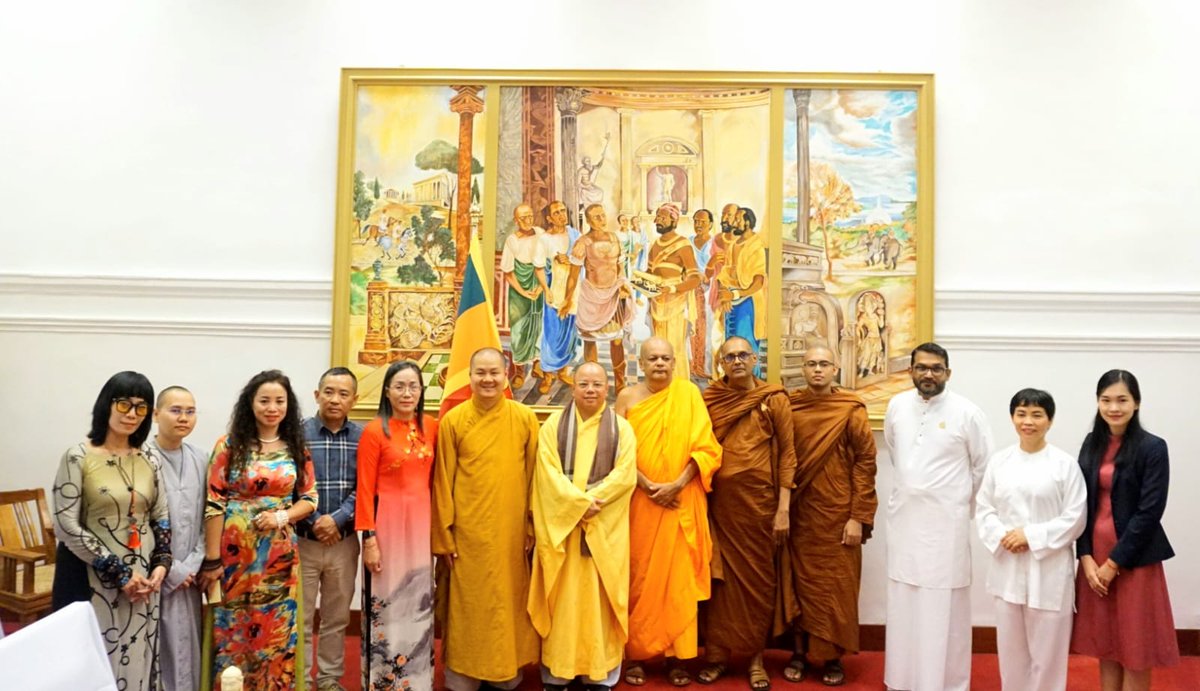 TharakaBalasur1's tweet photo. After a successful 1st phase of the Temple-to-Temple Diplomacy Programme in Viet-Nam, we welcomed travel agents from Viet-Nam and Most Venerable Monks from Cuong Xa &amp; Long Hung pagodas to #lka for a pilgrim tour of #SL. I look forward to the continued success of this programme. https://t.co/eS6eZ08ri0