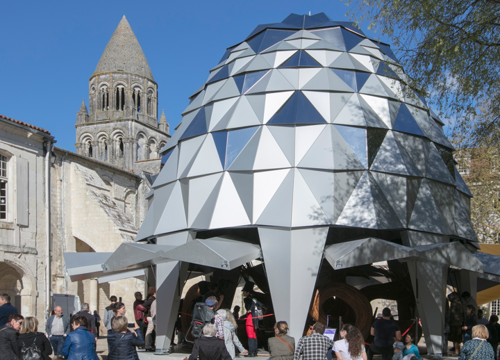 departement17's tweet photo. 🎉#IDsorties17 Voyages sonores aux lampions💫, concerts de noël🎅, dégustations...
En décembre, rendez-vous à l'@Abbayeauxdames pour des animations festives autour du Carrousel Musical
🎻👉https://t.co/aU1kRRDdQb https://t.co/Foq8TJ7vgu