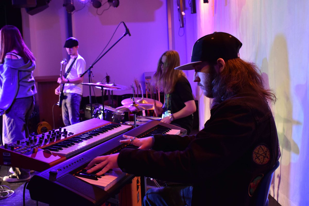 coleggwent's tweet photo. Massive congrats to the team at Blaenau Gwent campus for getting their #rock on - they managed to #raise an amazing £233.62! 🤟 🎸

Find out more about #TŷHafan and how you can get involved! 🙌
https://t.co/9XSug8IHe6 https://t.co/K769l4PezW