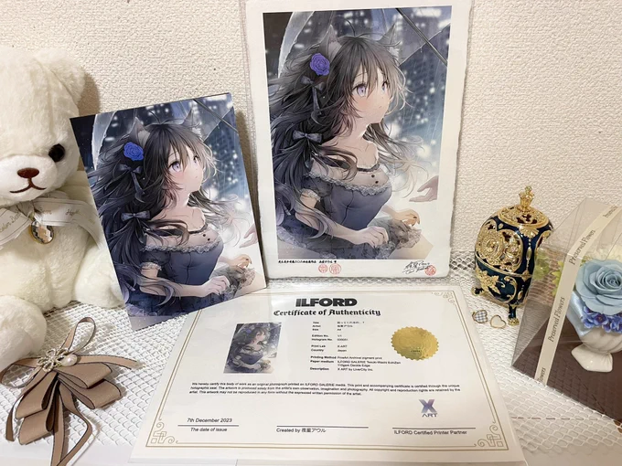 #光る美少女展 で展示して頂いてたジークレーパネルと和紙(2枚目右)とQXフレーム(2枚目左)とアリスちゃんからうちの子イラスト色紙(上手すぎる、天才か?)頂いた!!自分の絵だけど印刷綺麗すぎてテンションが上がる私の絵を世界一綺麗に具現化してくださるX ART(絵守未來)様に感謝…! 